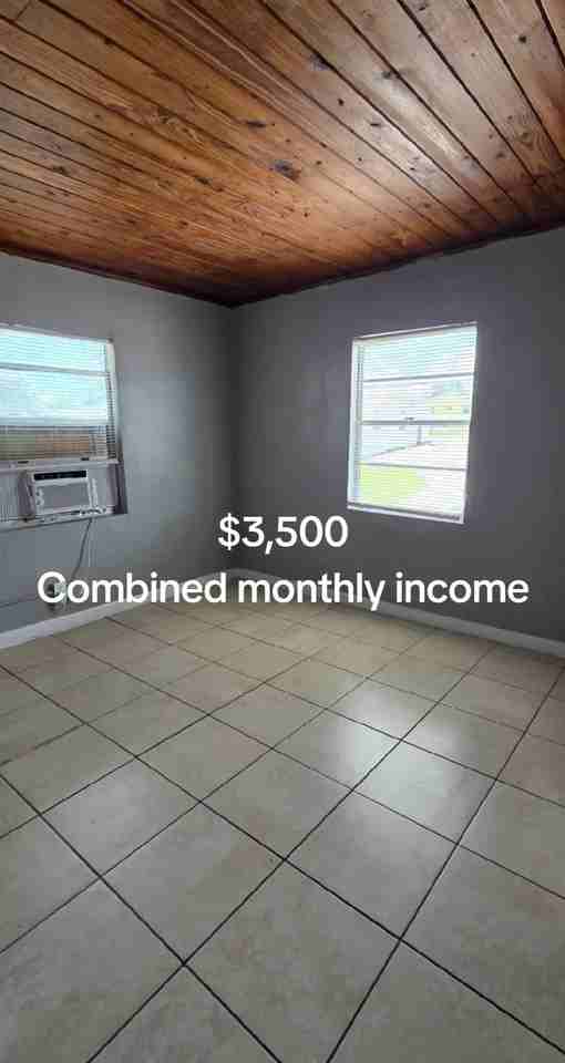 1232 W 35th St - Photo 4 of 9