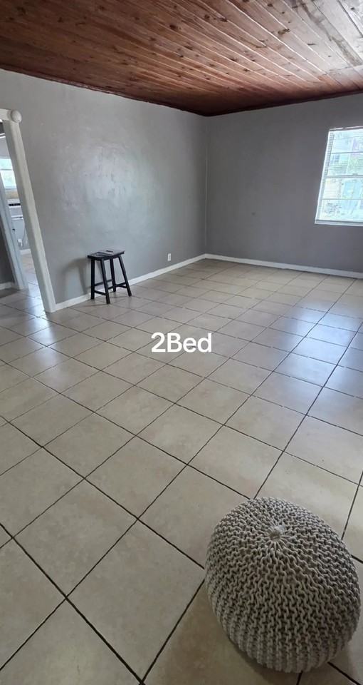 1232 W 35th St - Photo 6 of 9