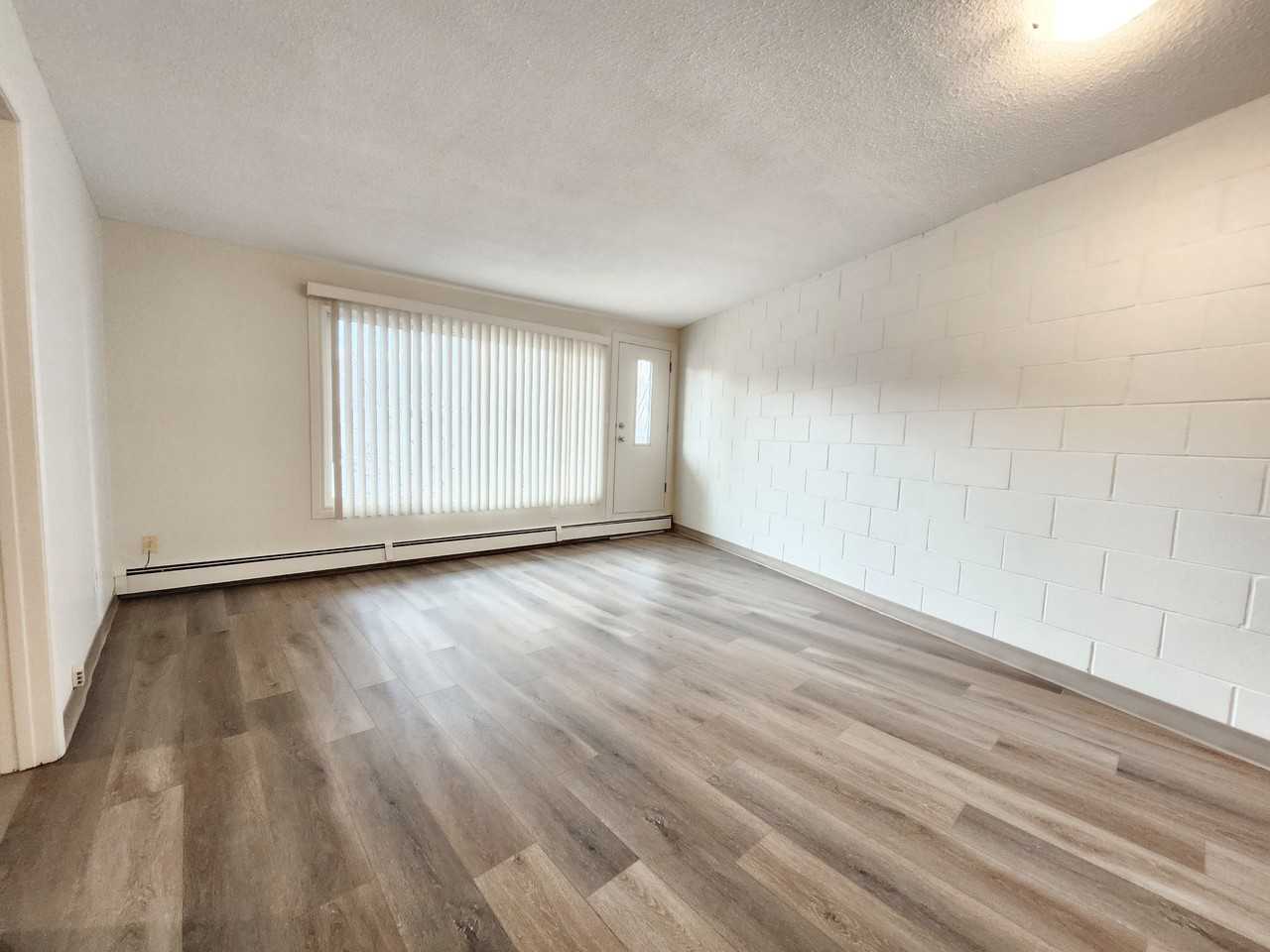 303 9A Street N.W. - Photo 6 of 26