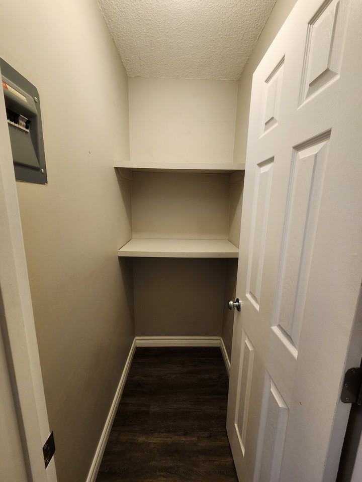 2315 14A Street S.W. - Photo 3 of 26
