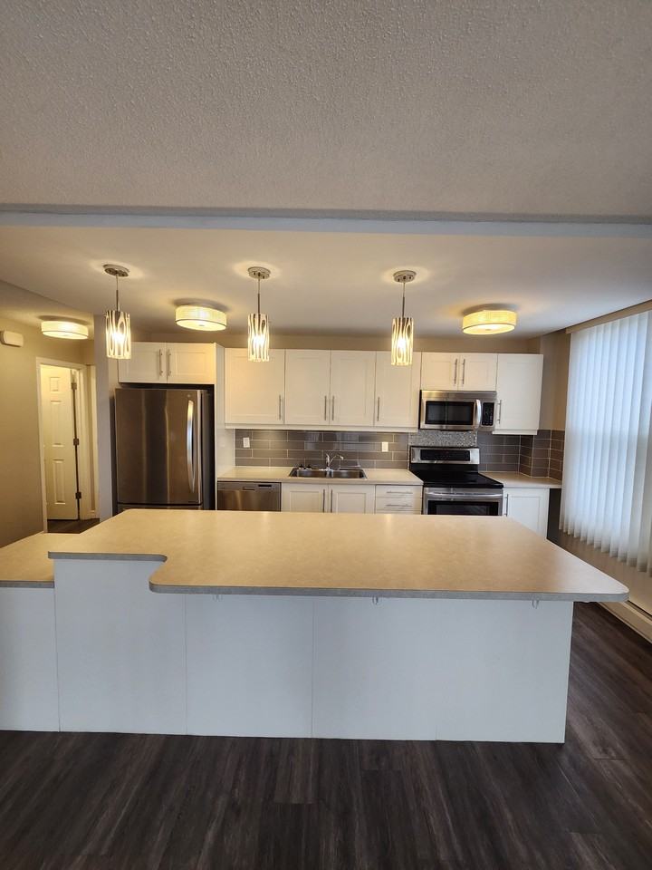 2315 14A Street S.W. - Photo 4 of 26
