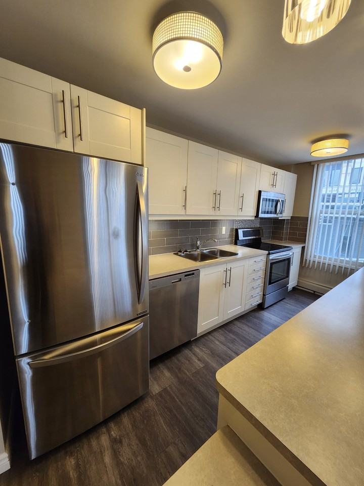2315 14A Street S.W. - Photo 5 of 26