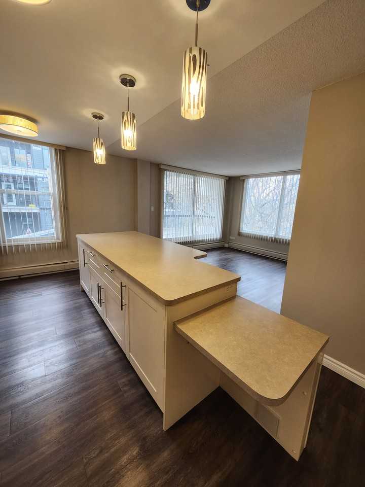 2315 14A Street S.W. - Photo 6 of 26