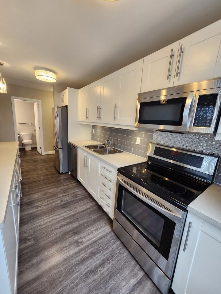 2315 14A Street S.W. - Photo 7 of 26