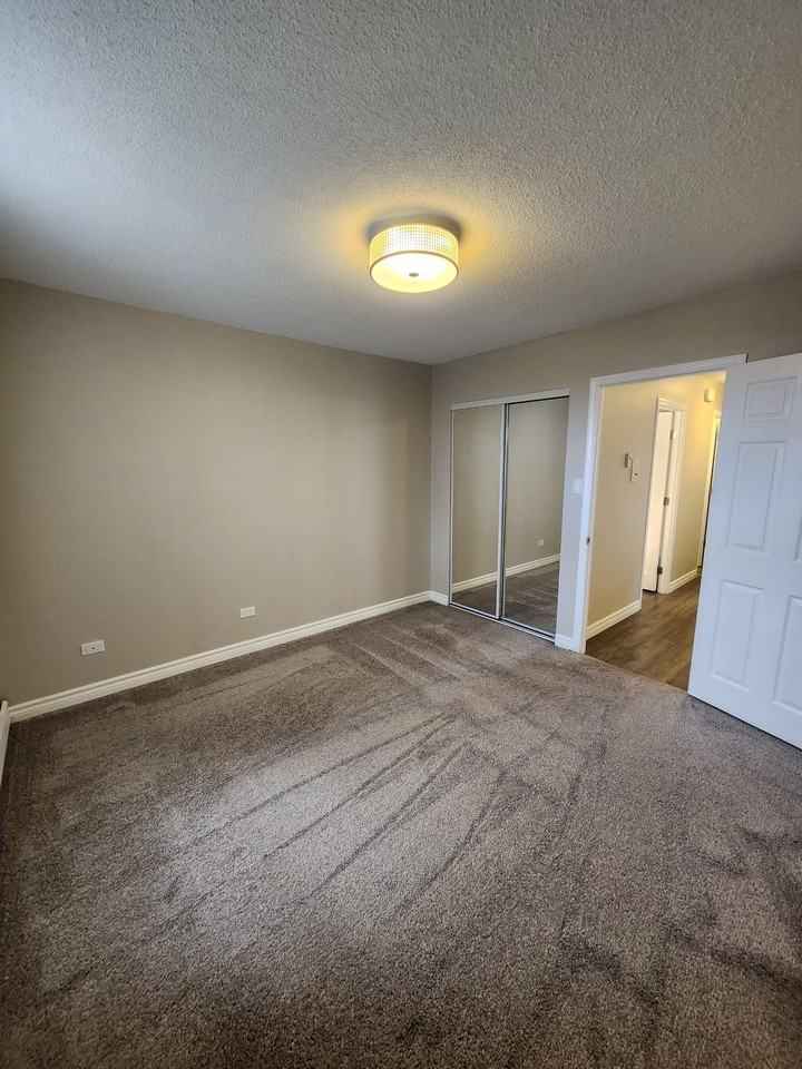 2315 14A Street S.W. - Photo 3 of 5