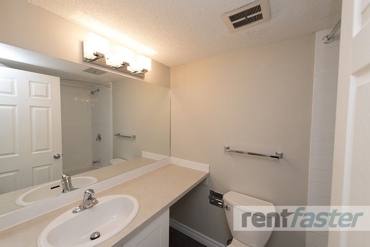 2315 14A Street S.W. - Photo 4 of 5