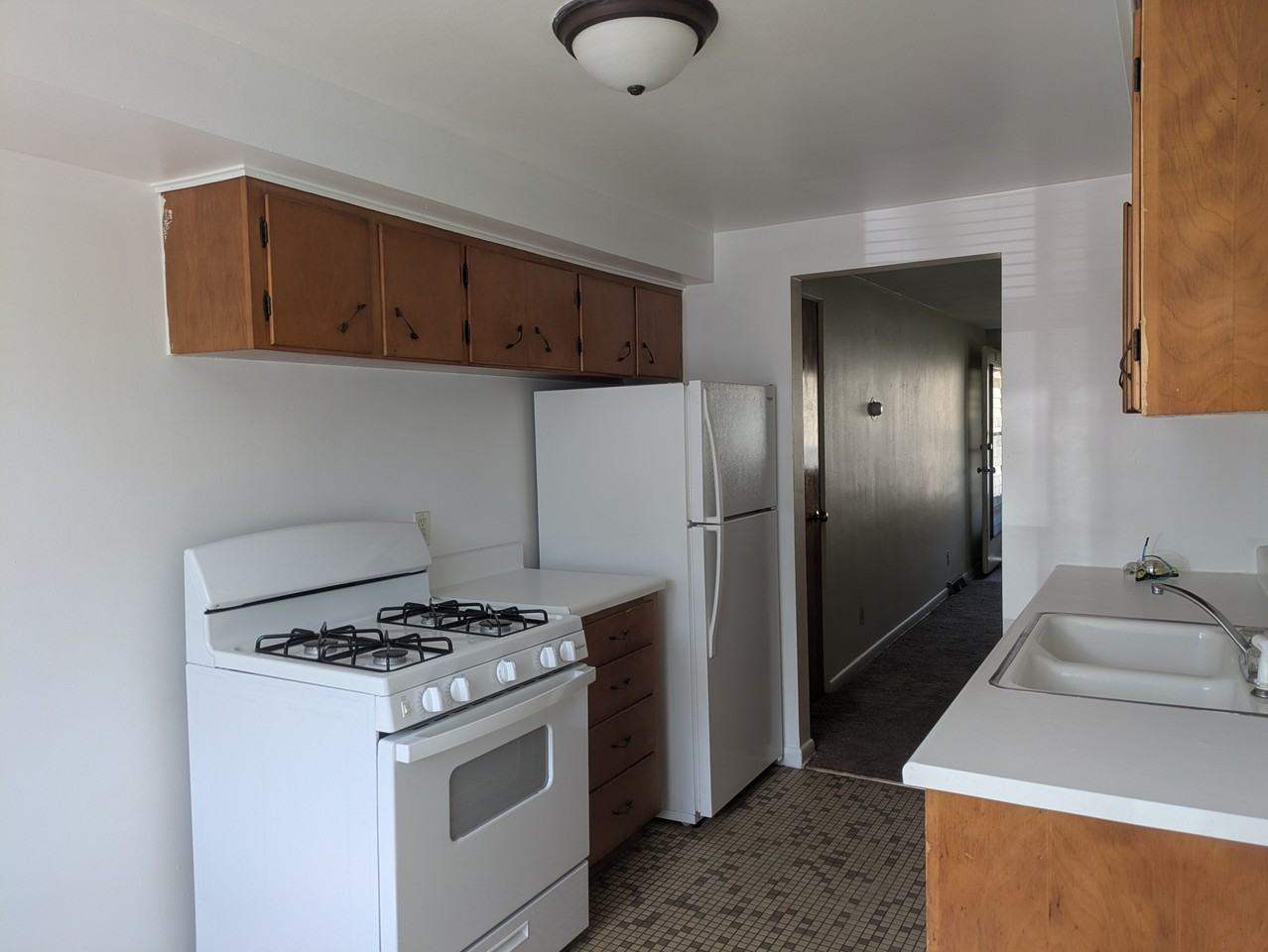 2920 N Rockwood Dr #B - Photo 3 of 6