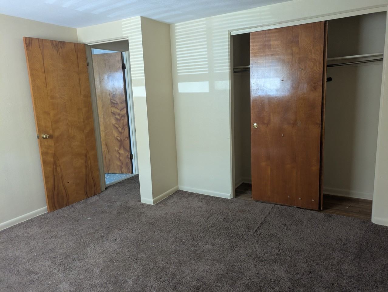 2920 N Rockwood Dr #B - Photo 4 of 6