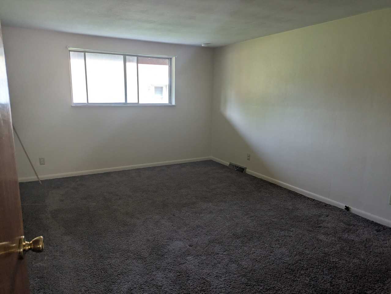 2920 N Rockwood Dr #B - Photo 6 of 6