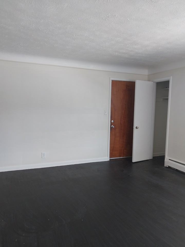 1927 W North Bend Rd #3 - Photo 5 of 19