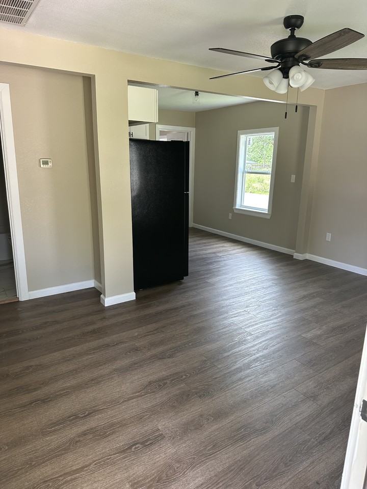 2401 E Maple Ave #NA - Photo 3 of 14