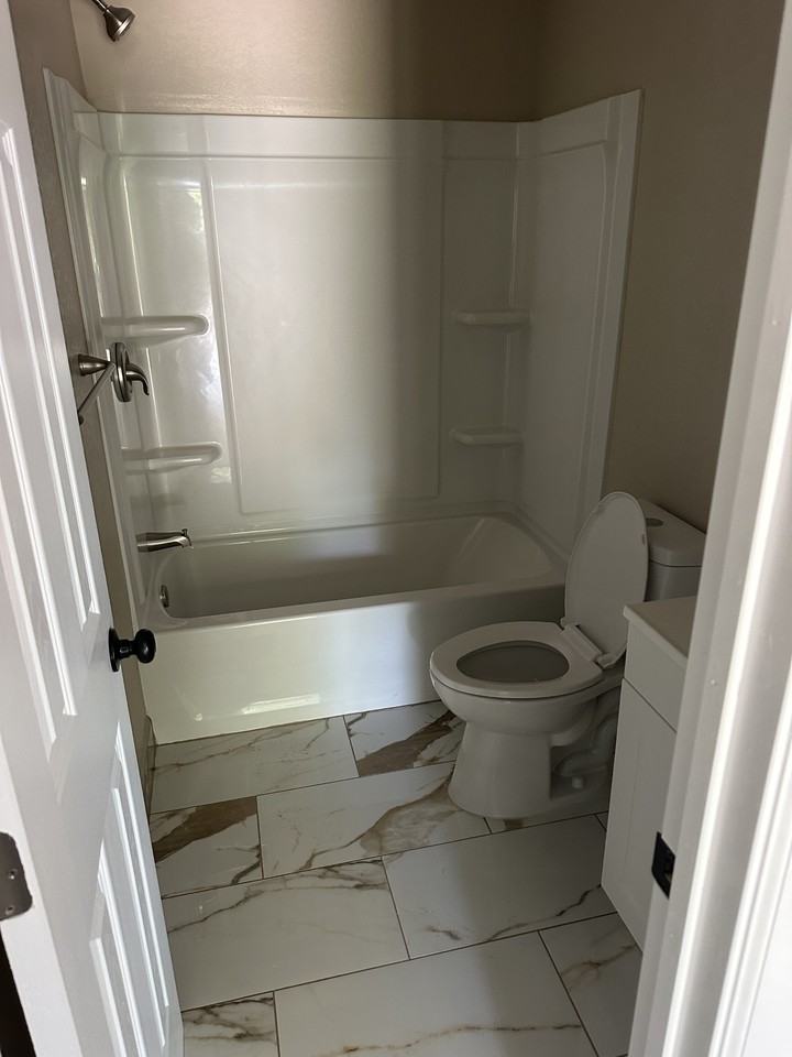 2401 E Maple Ave #NA - Photo 6 of 14