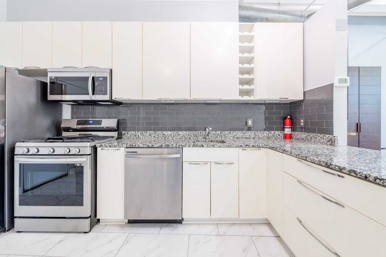210 Walker St Sw #1 - Photo 4 of 7
