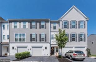 featured image of 3271 Lark Way #649