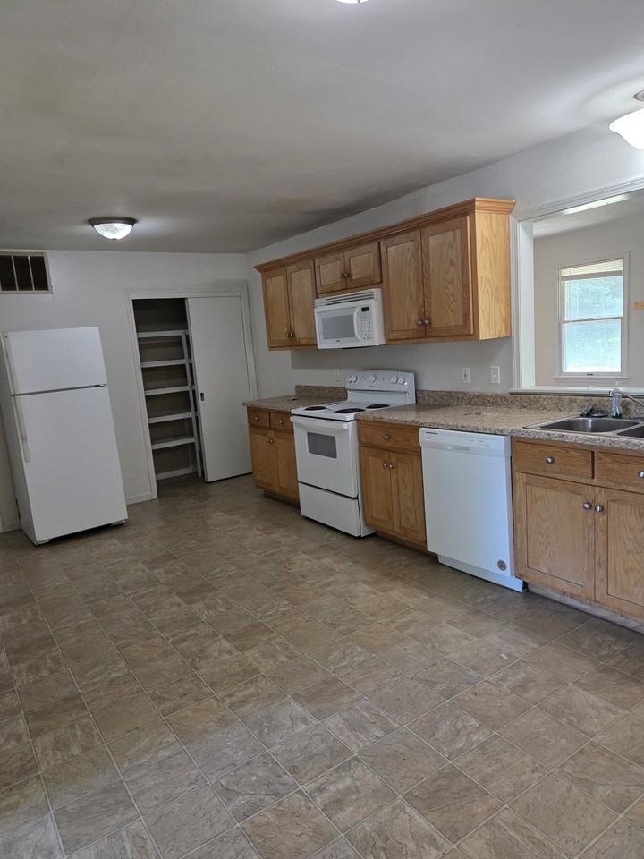 603 Westside Dr #NA - Photo 3 of 8