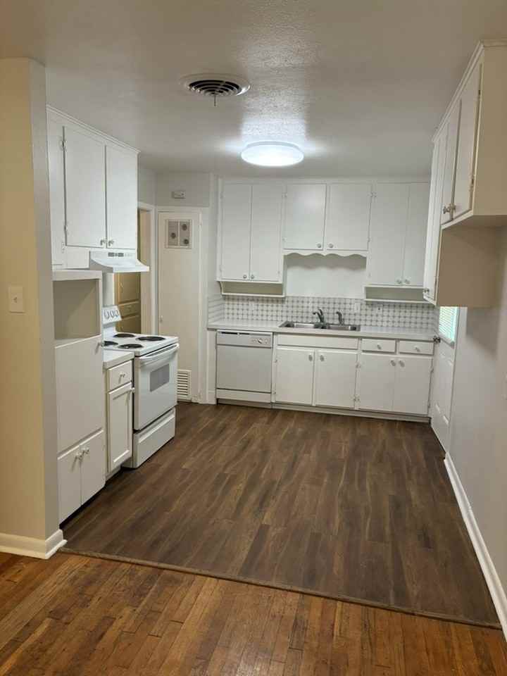306 Hudson St #NA - Photo 5 of 16