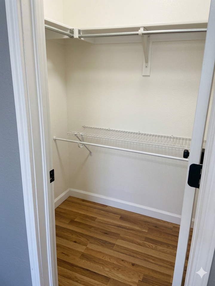 116 S Fraser Ct #NA - Photo 2 of 8