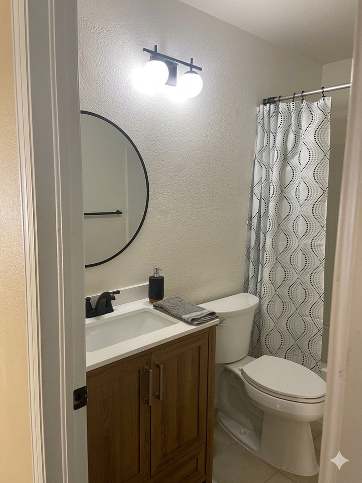 116 S Fraser Ct #NA - Photo 4 of 8