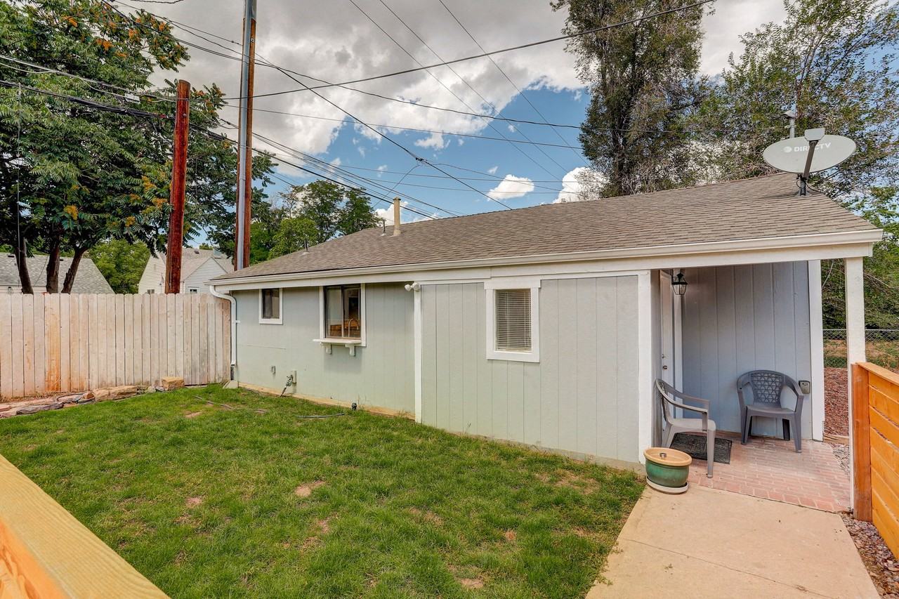 1357 1/2 Chase St #NA - Photo 3 of 16