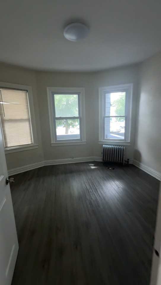 164 Autumn St #1 - Photo 4 of 10