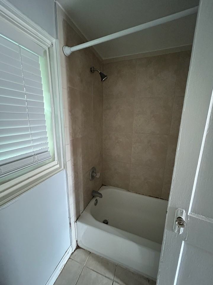 1517 Greenridge Rd #1 - Photo 5 of 7