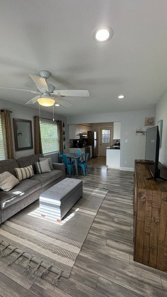 2370 Chaucer St #NA - Photo 3 of 18