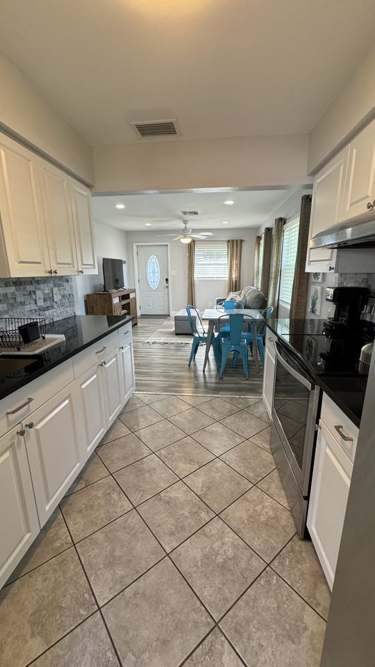 2370 Chaucer St #NA - Photo 6 of 18