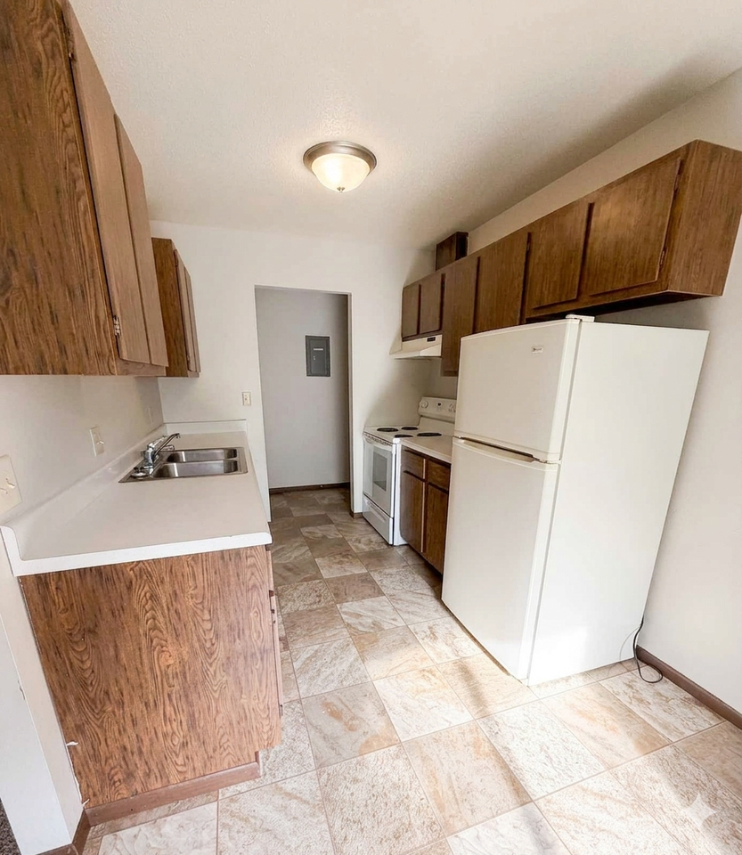 Village Green Apartments - Holloway - Photo 3 of 13