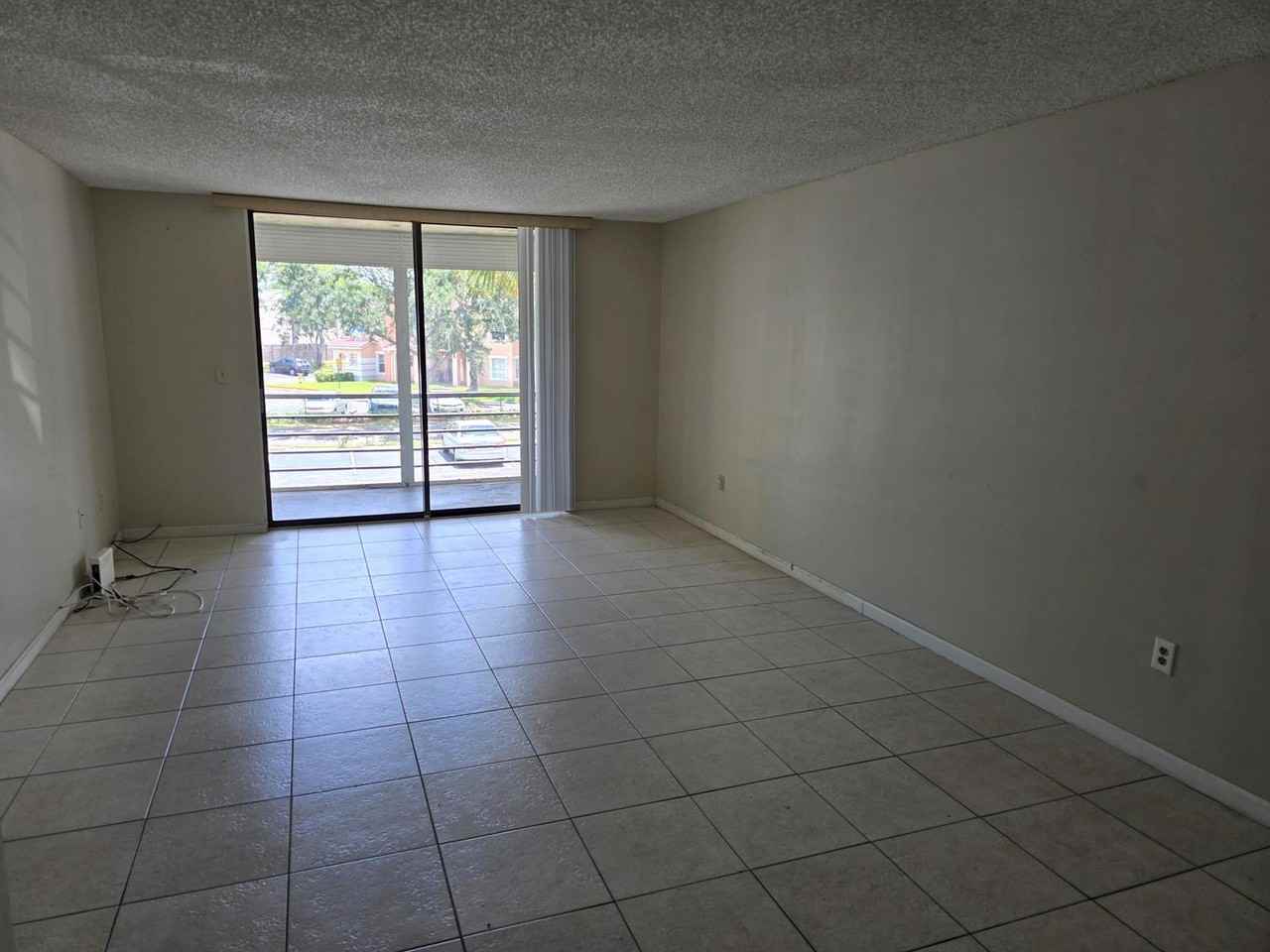 1800 North Lauderdale Avenue #1205 - Photo 3 of 6