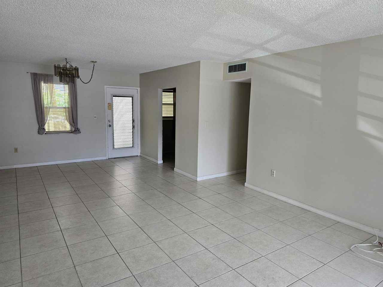 1800 North Lauderdale Avenue #1205 - Photo 2 of 6