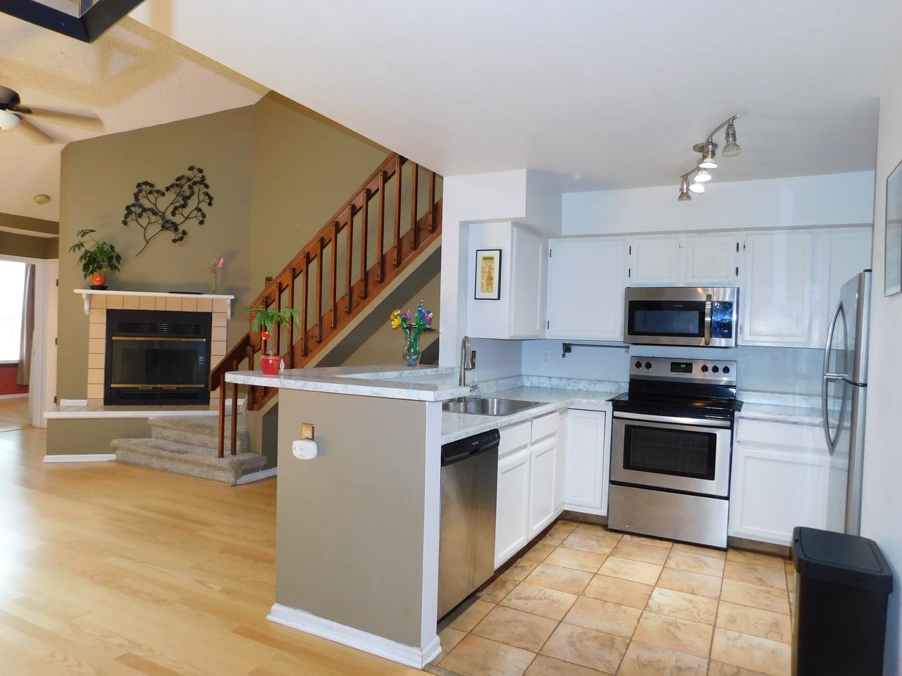 4044 S Carson St #F - Photo 2 of 15