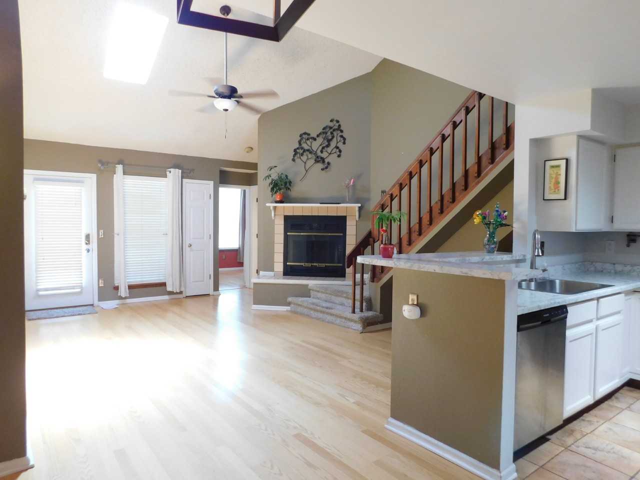4044 S Carson St #F - Photo 3 of 15