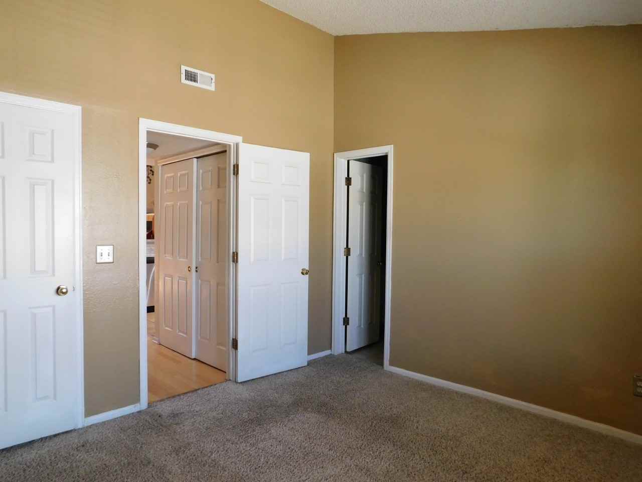 4044 S Carson St #F - Photo 4 of 15