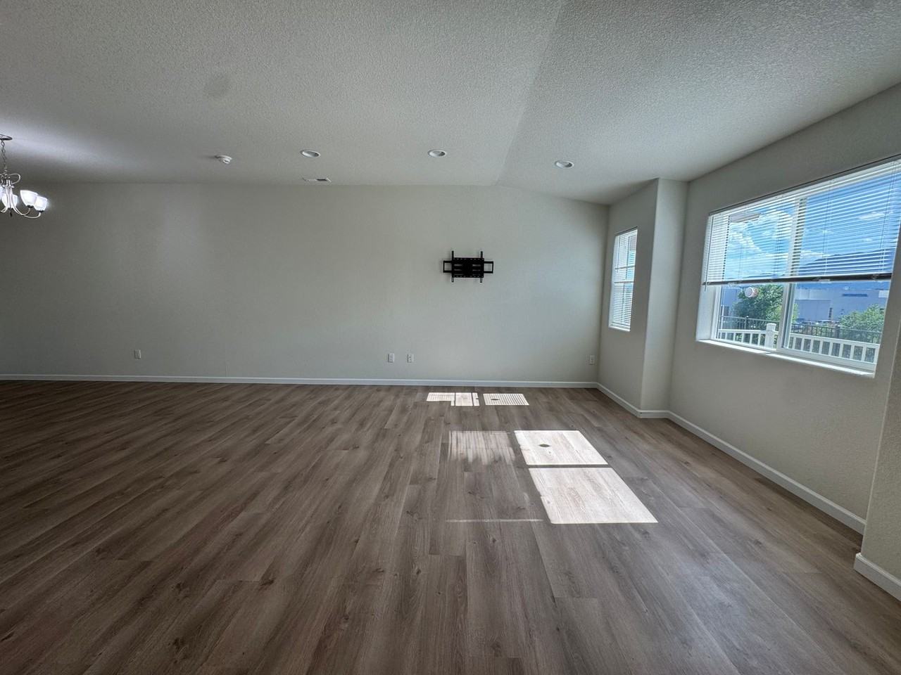 894 Petra Hts - Photo 2 of 18