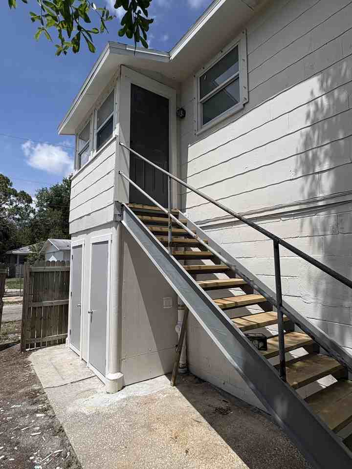 725 21st Ave S #A - Photo 3 of 17