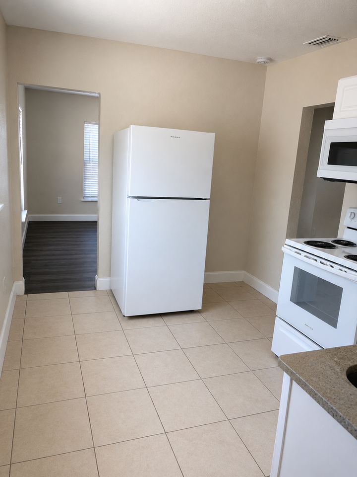 725 21st Ave S #A - Photo 6 of 17