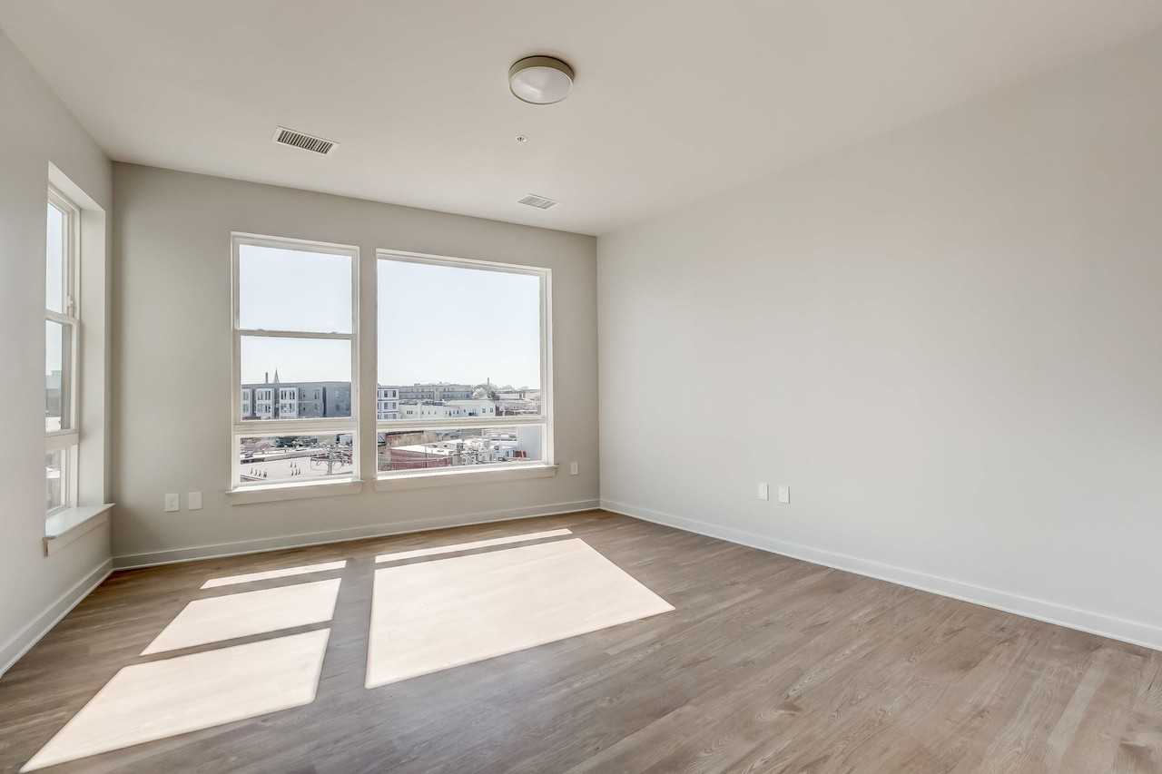 For Rent: Modern Urban Living at 115 W Hamburg – Your Ideal City Retreat Awaits! - Photo 5 of 50