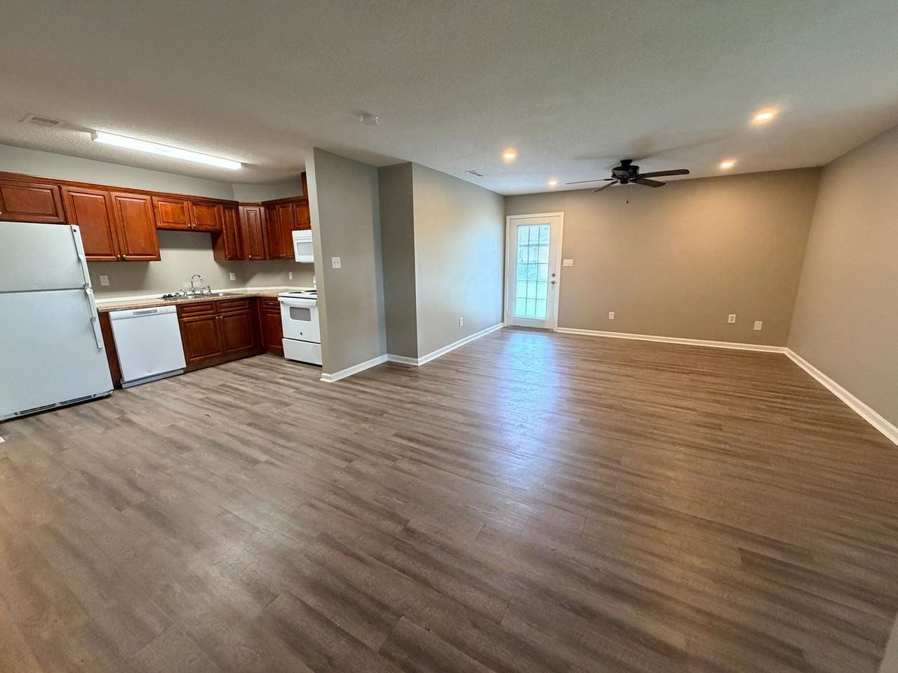4 Lakeland Ct - Photo 2 of 17