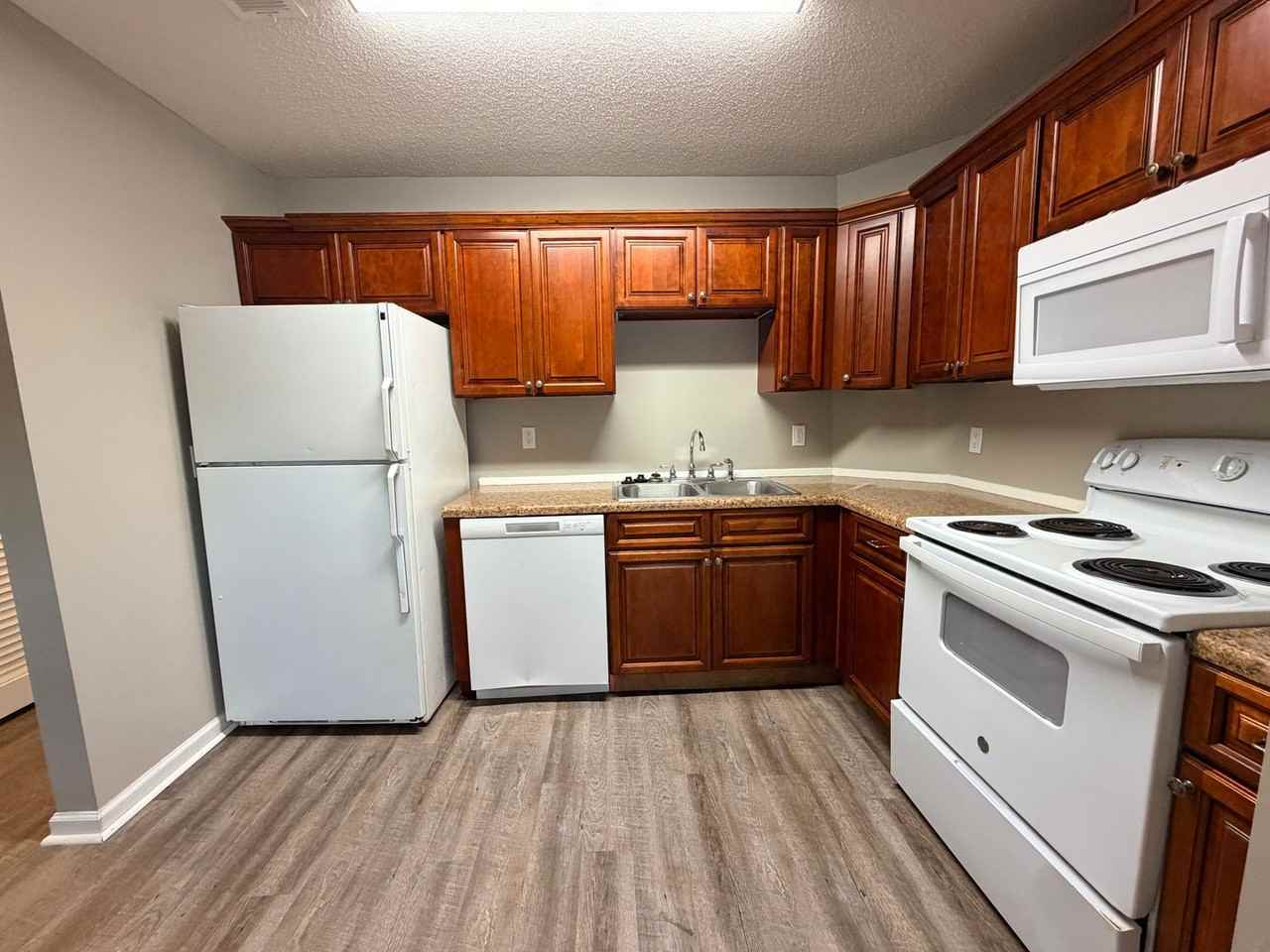 4 Lakeland Ct - Photo 5 of 17