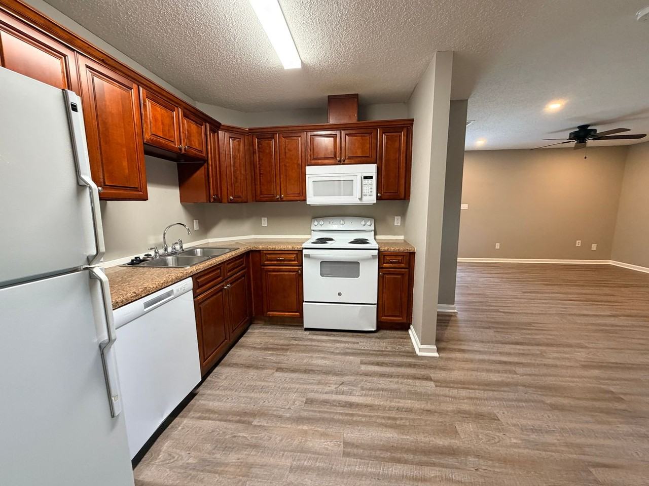 4 Lakeland Ct - Photo 6 of 17
