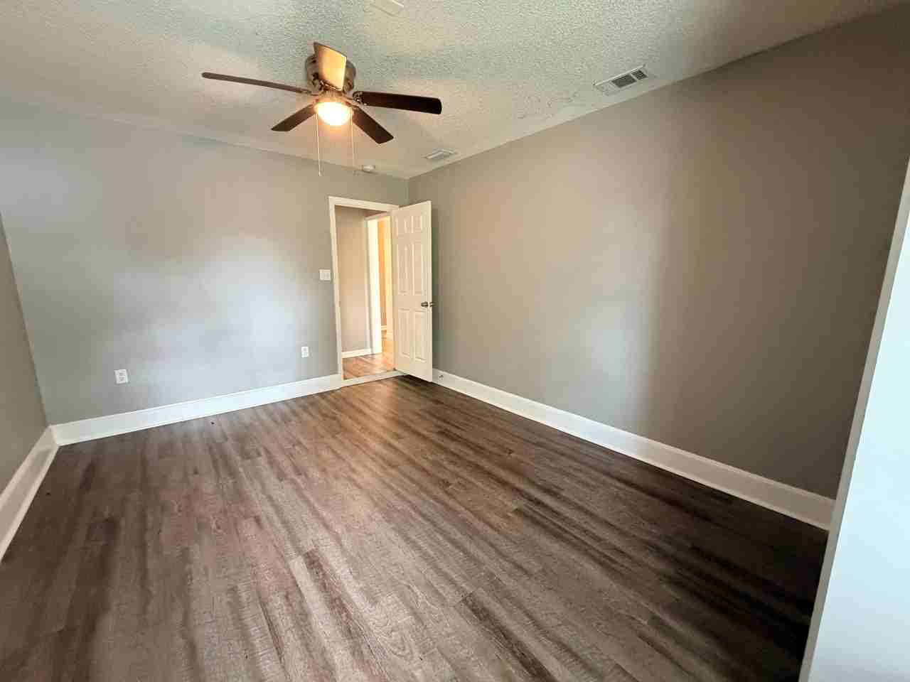 4 Lakeland Ct - Photo 7 of 17