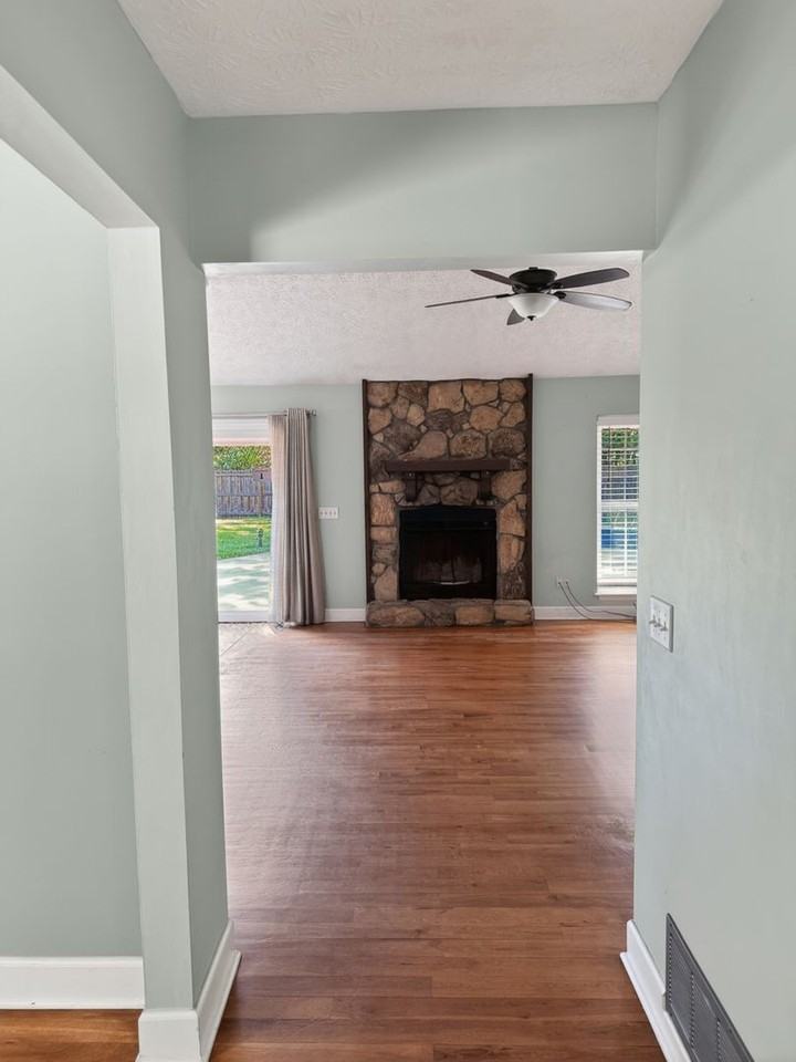 454 Floyd Cir - Photo 2 of 25