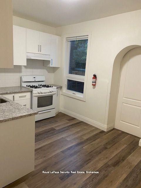 6 Rusholme Park Crescent #Main - Photo 3 of 10