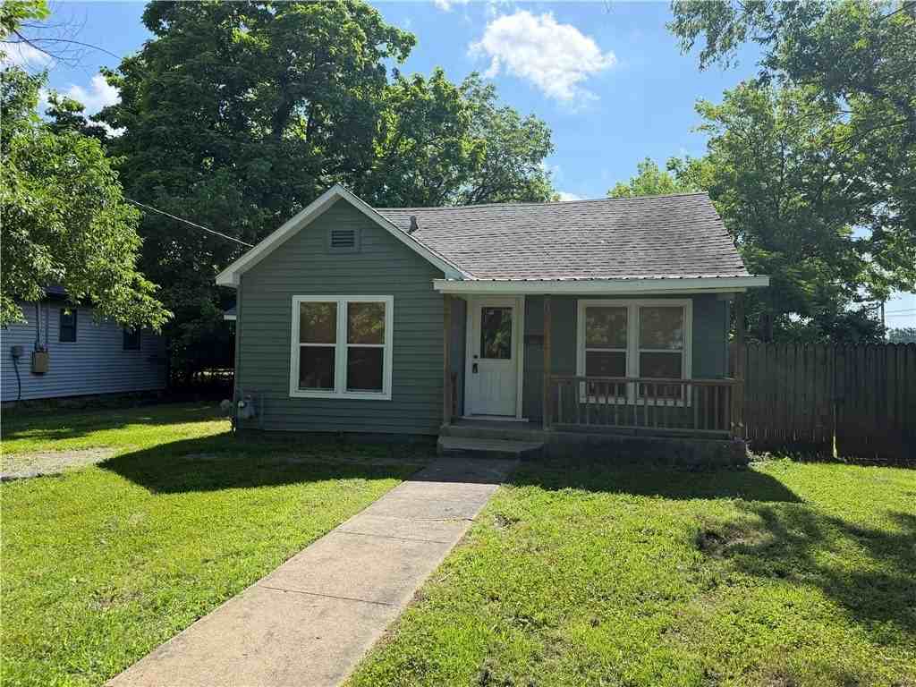 1434 S West Ave - Photo 2 of 15