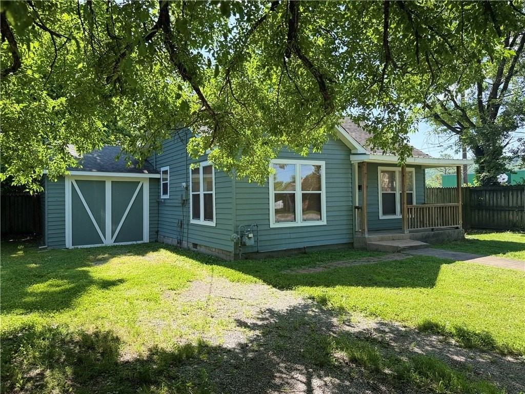1434 S West Ave - Photo 3 of 15