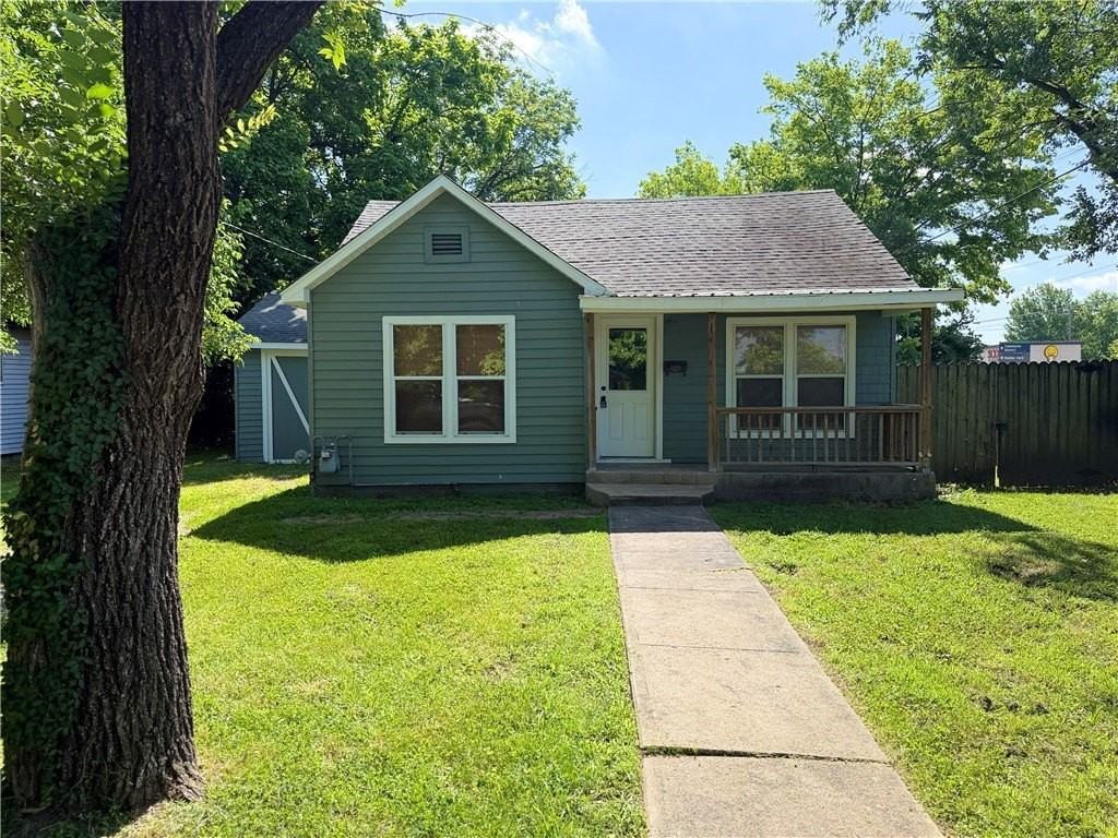 1434 S West Ave - Photo 4 of 15