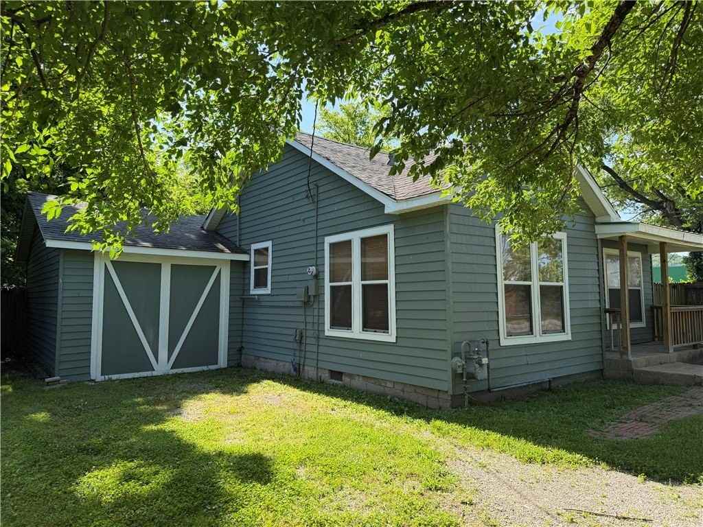 1434 S West Ave - Photo 6 of 15