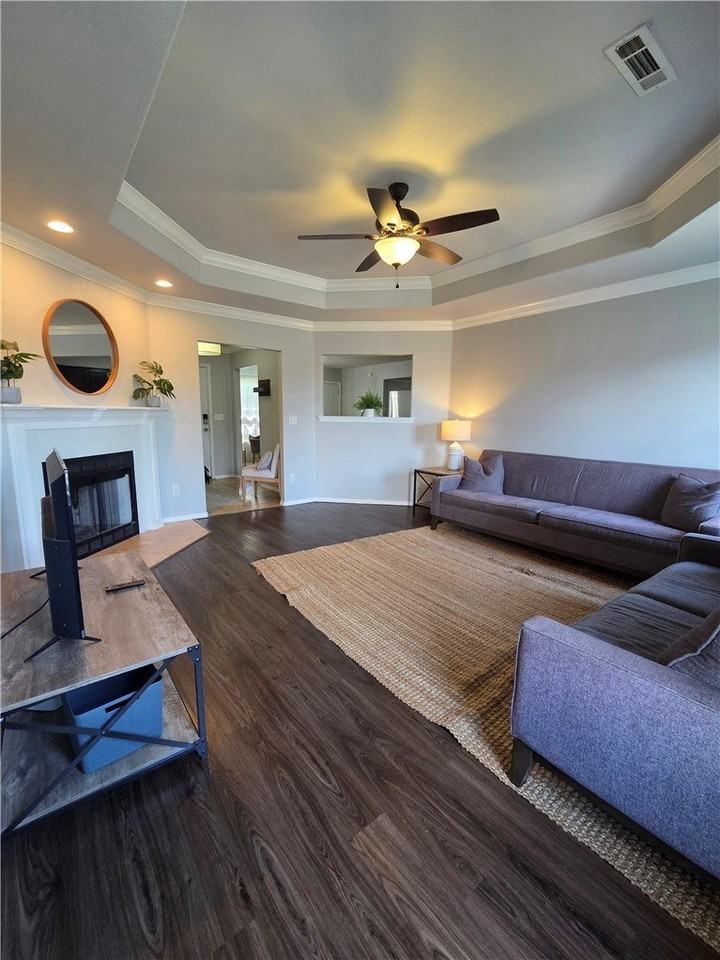 907 Sw River Rock St - Photo 5 of 25