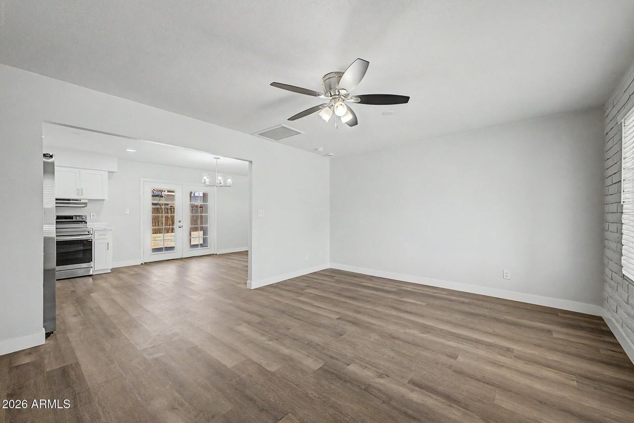 4214 W Lewis Ave - Photo 3 of 31