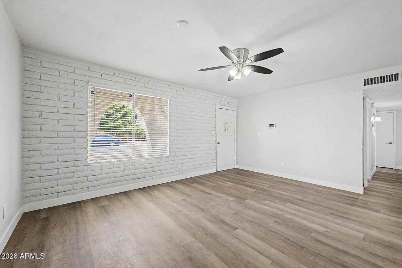 4214 W Lewis Ave - Photo 4 of 31